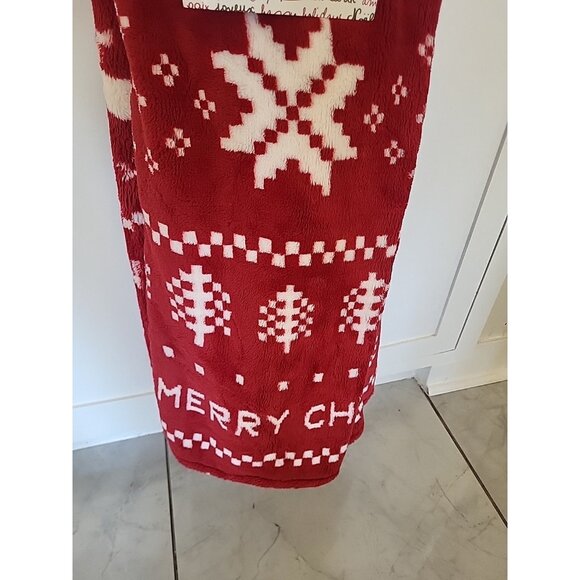 Thro Luxury Plush Fleece Throw Blanket Toss Red and White Christmas Pattern Deer - Picture 4 of 6